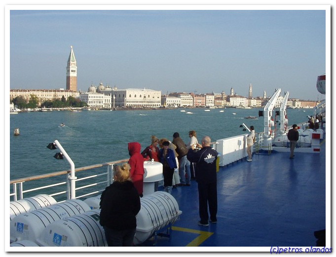 2005 1102 na 72 uur varen, 2 nachten en een hele dag, komen we aan met de Minoan Lines
